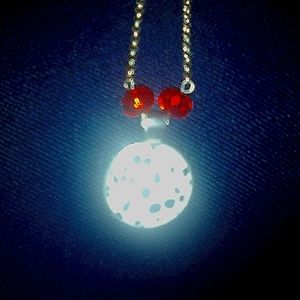 A Disney Minnie mouse inspired necklace